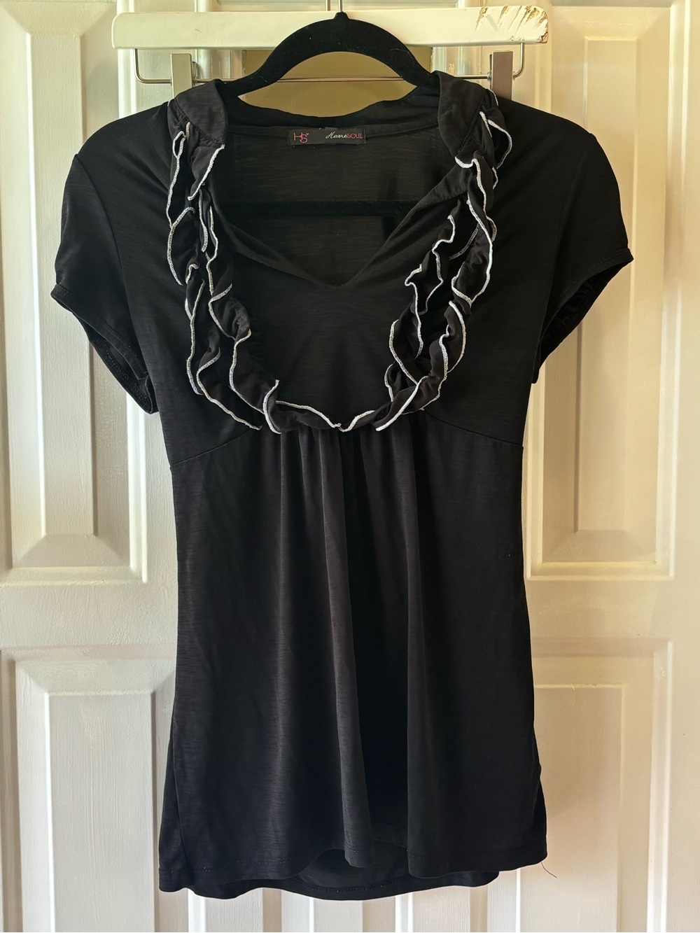 HeartSoul Black Ruffle V-Neck Empire Waist Top Size L